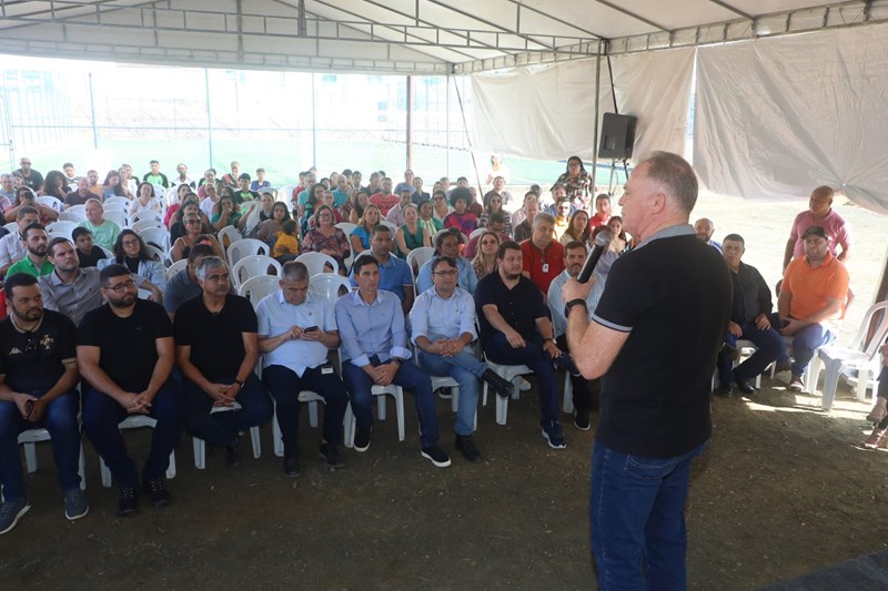 Governador anuncia obras de infraestrutura e casas populares em João Neiva