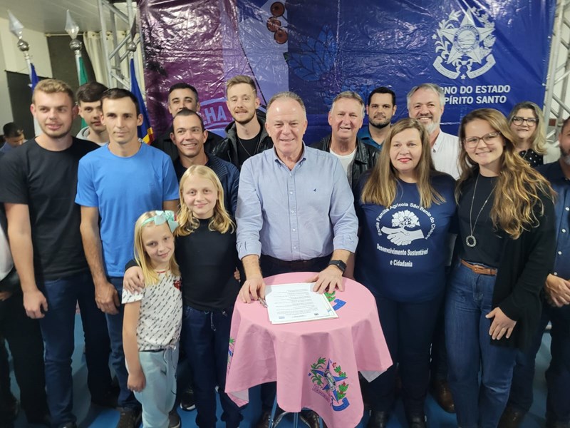 Domingos Martins recebe obras de calçamento rural e melhorias em escola