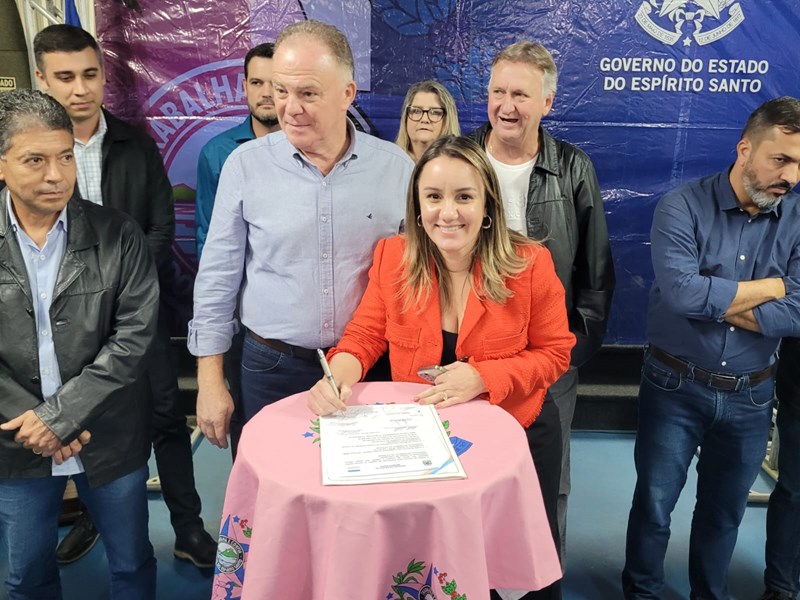 Domingos Martins recebe obras de calçamento rural e melhorias em escola