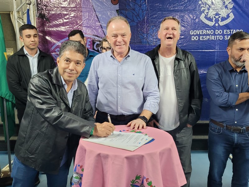 Domingos Martins recebe obras de calçamento rural e melhorias em escola
