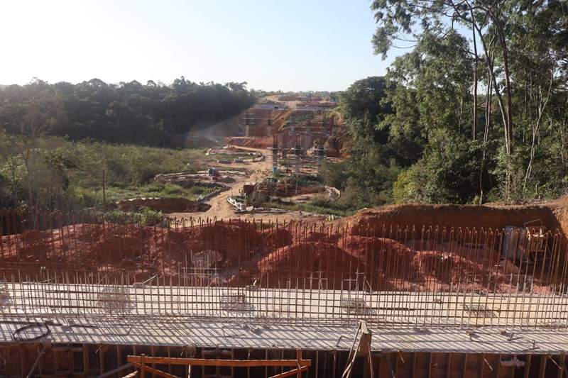 Governador visita obras na Avenida Abido Saadi e do Contorno de Jacaraípe, na Serra