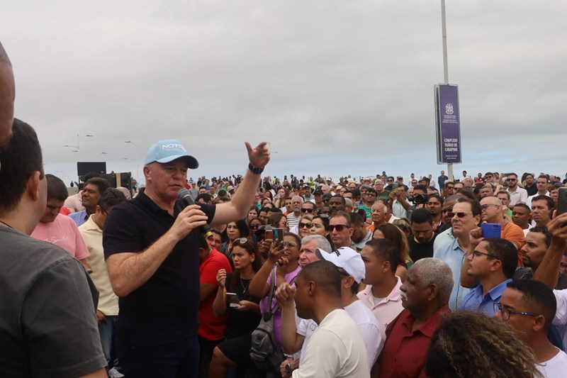 Governador inaugura viaduto e obras do Complexo Viário de Carapina