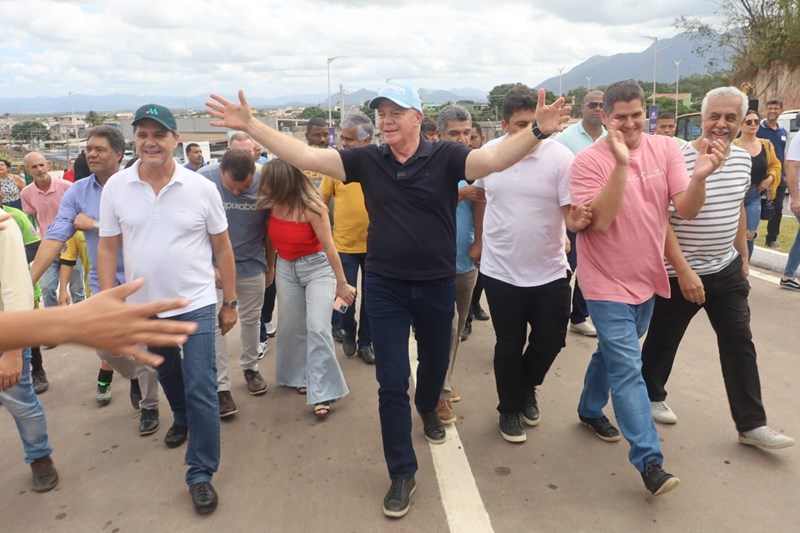 Governador inaugura viaduto e obras do Complexo Viário de Carapina
