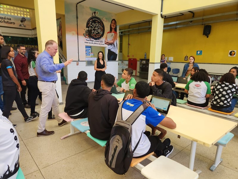 Governo vai distribuir quase 20 mil chromebooks para escolas da Rede Estadual