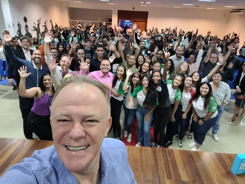 Governo vai distribuir quase 20 mil chromebooks para escolas da Rede Estadual