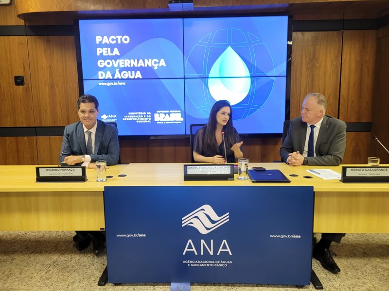 Governador Casagrande assina pacto pela governança da água no Estado