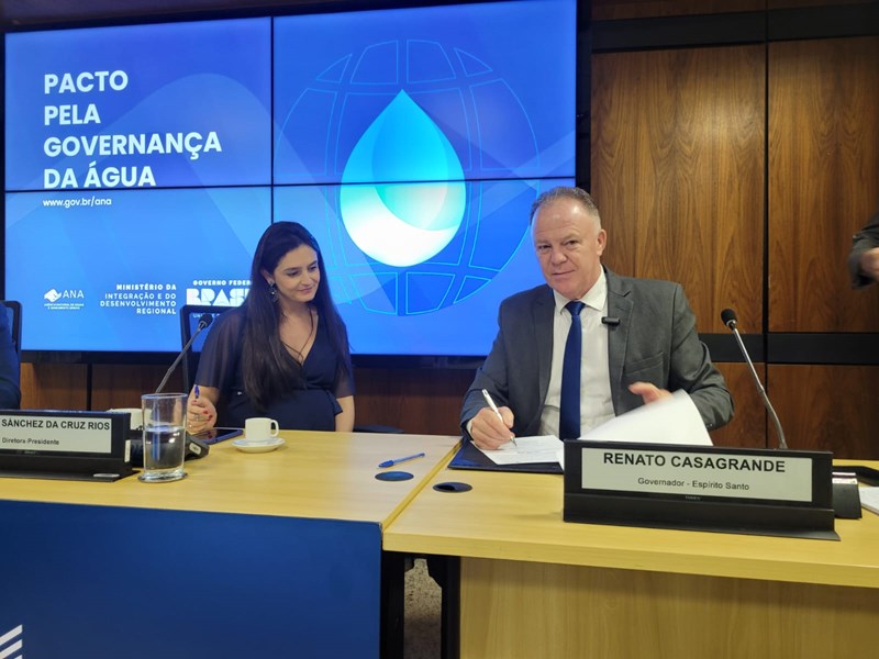 Governador Casagrande assina pacto pela governança da água no Estado