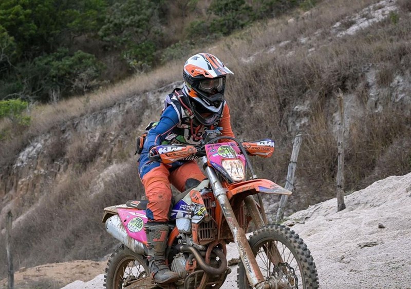 Capixaba Késsia Tristão é hexacampeã brasileira de enduro de regularidade