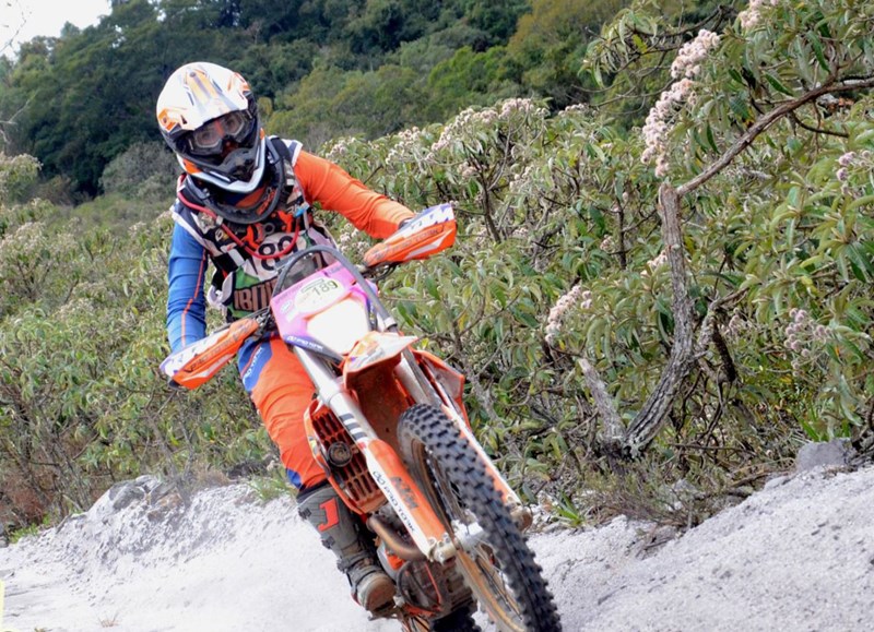 Capixaba Késsia Tristão é hexacampeã brasileira de enduro de regularidade