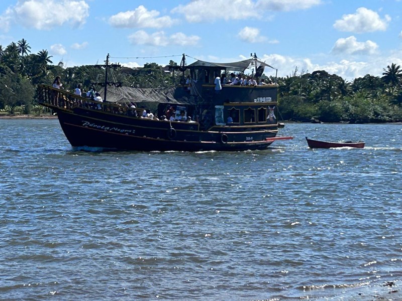 Reserva Concha D’Ostra realiza limpeza na Prainha da Olaria em Guarapari