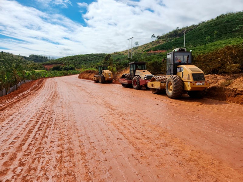 Governo do Estado inaugura obras de calçamento rural e novo Creas de Itarana