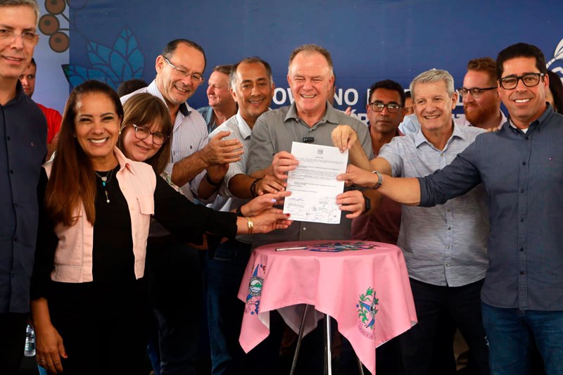 Governo do Estado inaugura obras de calçamento rural e novo Creas de Itarana