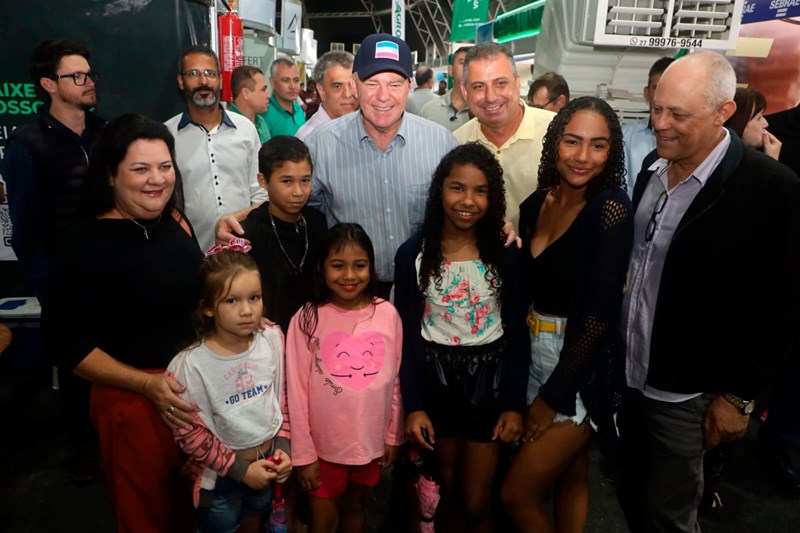 Governador autoriza construção de escolas e unidade de saúde em Vila Valério