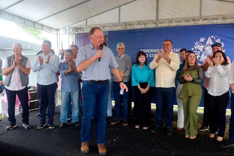 Governador autoriza construção de escolas e unidade de saúde em Vila Valério