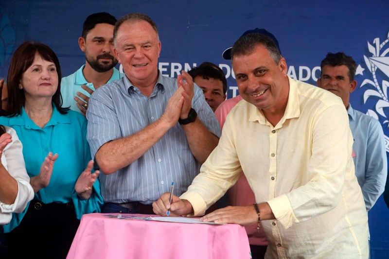 Governador autoriza construção de escolas e unidade de saúde em Vila Valério