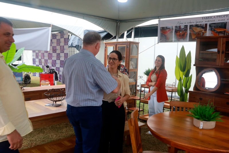 Governador autoriza construção de escolas e unidade de saúde em Vila Valério