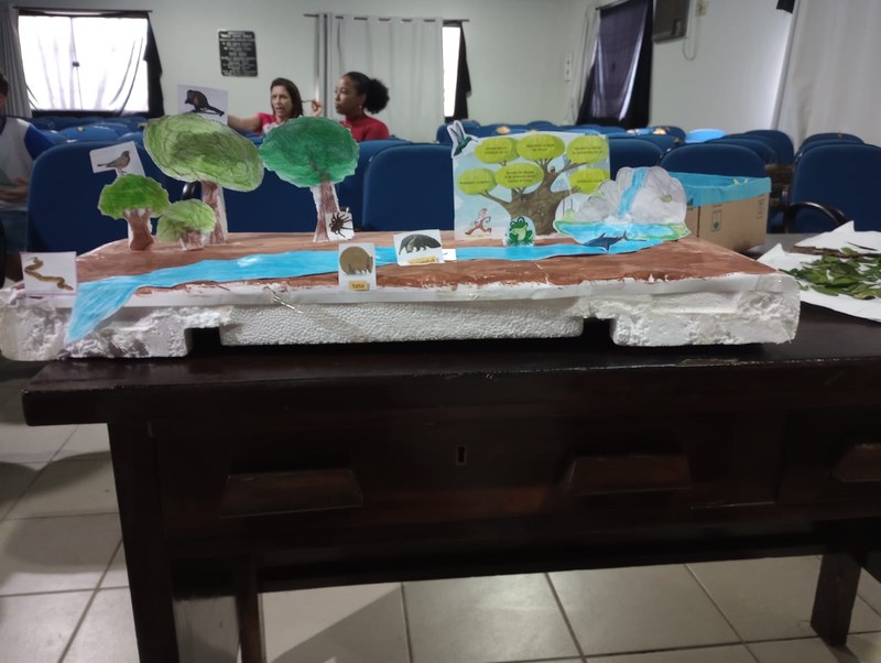 Apresentação musical e poesias marcam o encerramento da Biblioteca Itinerante em Escola de Mimoso do Sul