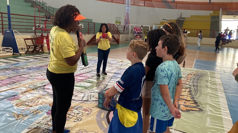 Detran|ES realiza ações do Maio Amarelo com estudantes em Guarapari e Vila Velha