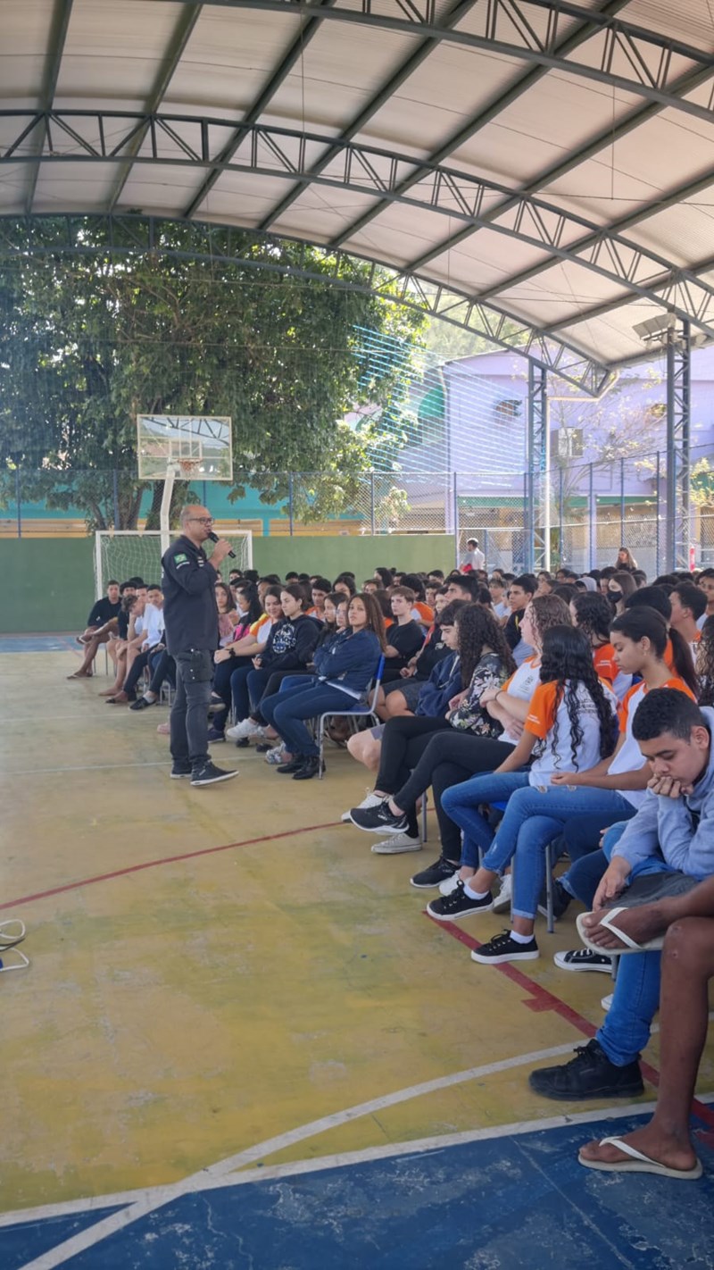 PCES visita escolas no interior do Estado e ministra palestras para estudantes