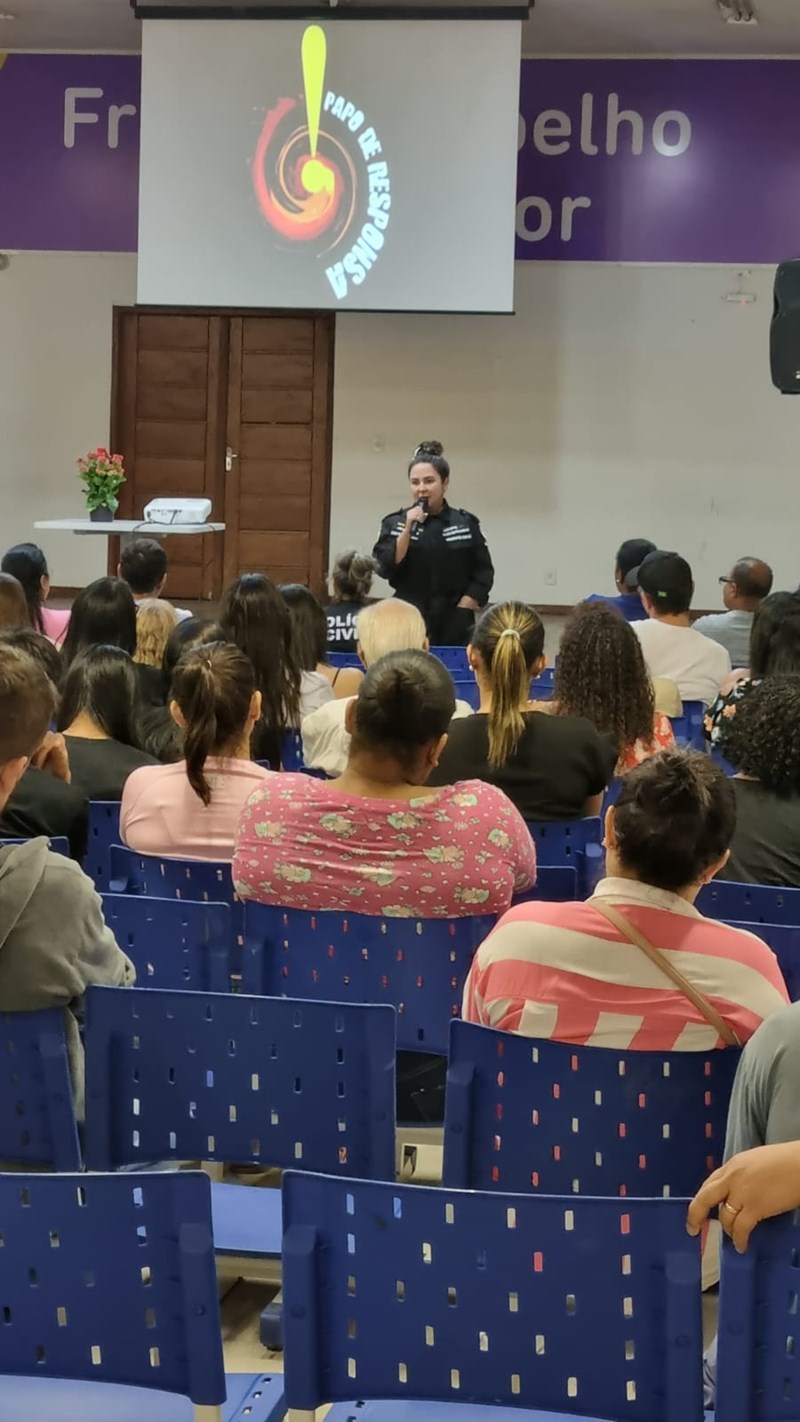 PCES visita escolas no interior do Estado e ministra palestras para estudantes