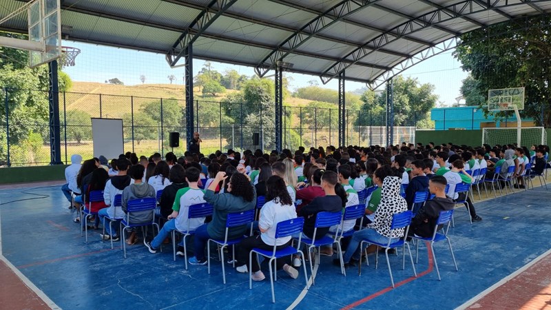 PCES visita escolas no interior do Estado e ministra palestras para estudantes