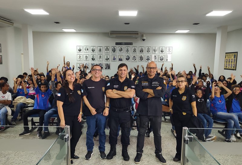 PCES visita escolas no interior do Estado e ministra palestras para estudantes