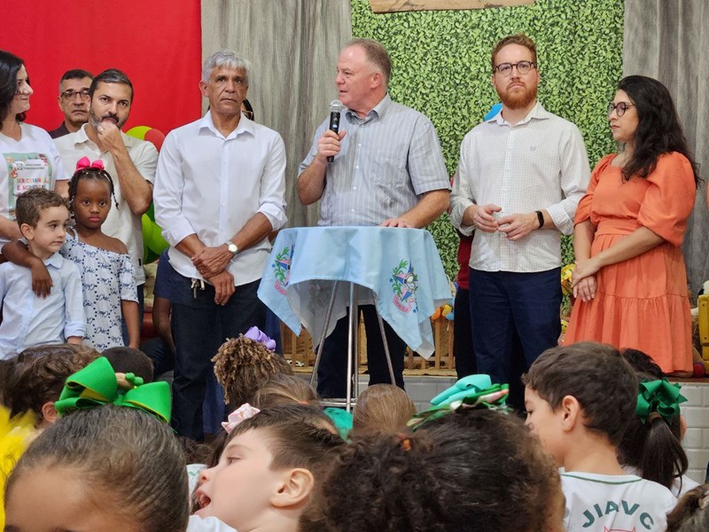 Governador inaugura obras e anuncia novos investimentos em Muniz Freire