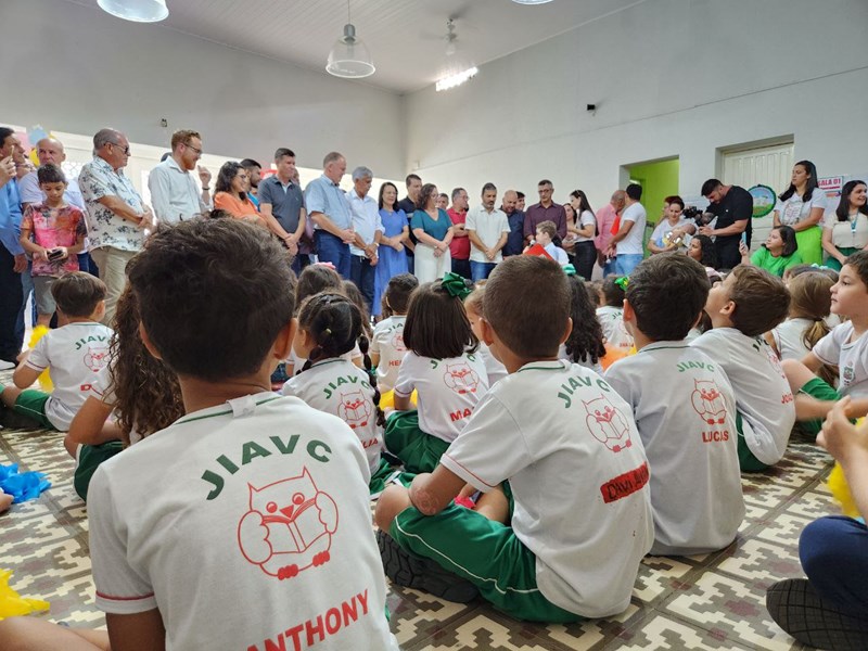 Governador inaugura obras e anuncia novos investimentos em Muniz Freire