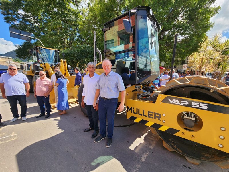 Governador inaugura obras e anuncia novos investimentos em Muniz Freire