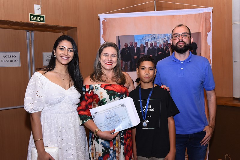 Alunos vencedores dos Concursos de Crônicas Jeanne Billich e de Poesias Miguel Marvilla são premiados