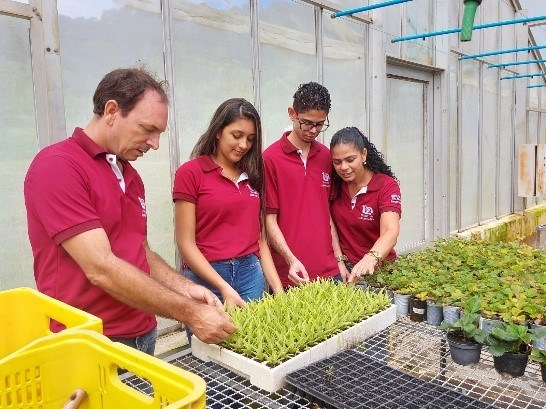 Incaper realiza workshop sobre cultura de tecidos com alunos de curso técnico
