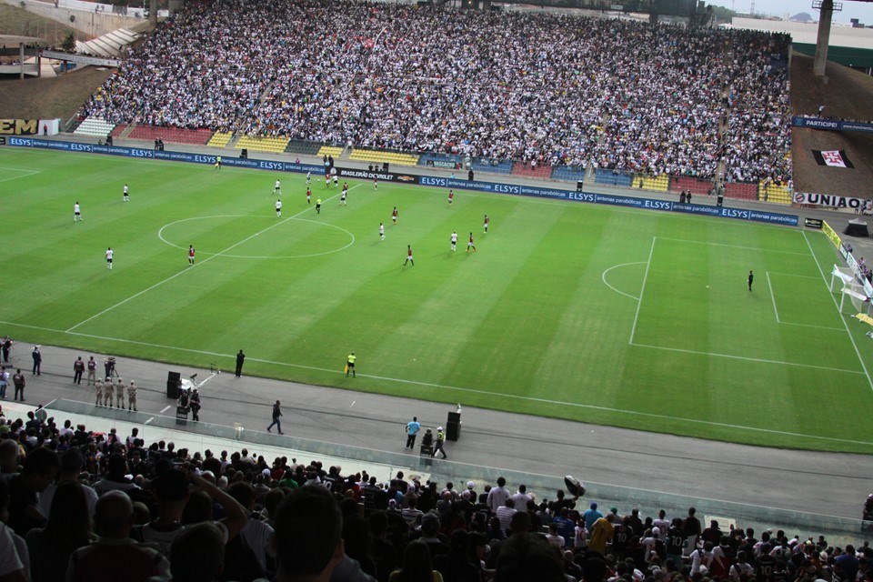 Como chegar até Estádio Vasco Viana de Andrade em Núcleo Bandeirante de  Ônibus ou Metrô?