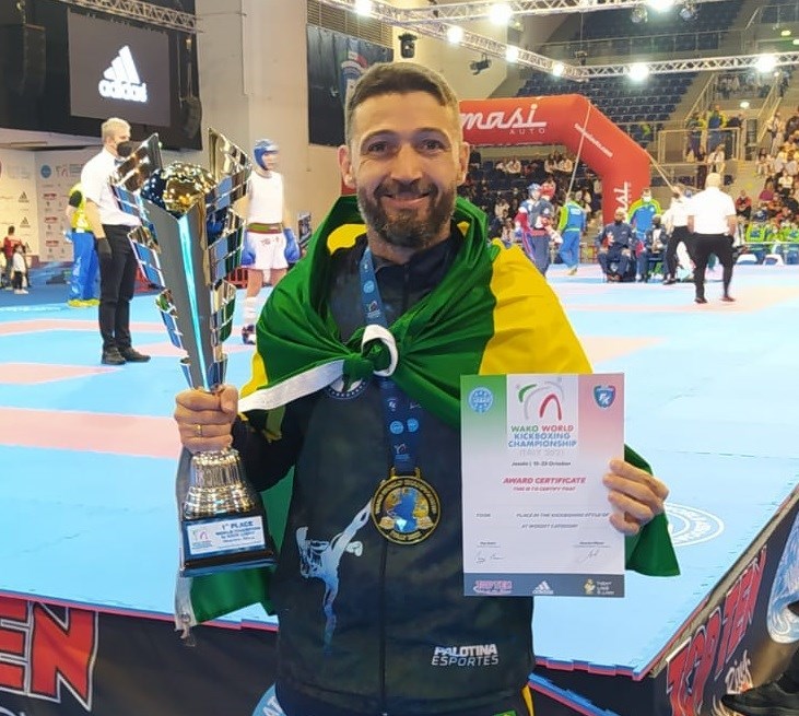 Governo ES - Edson Venturatto conquista ouro no Campeonato Mundial de  Kickboxing