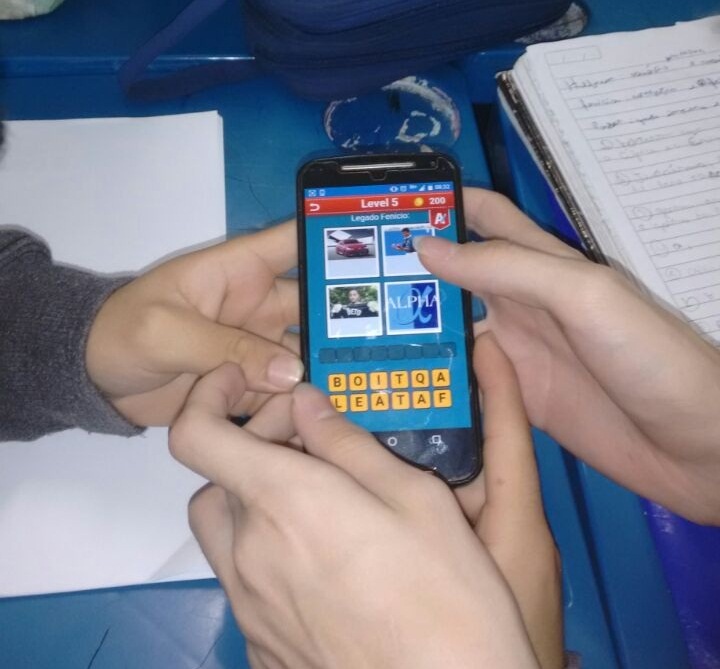 Celular na sala de aula_03 - cort