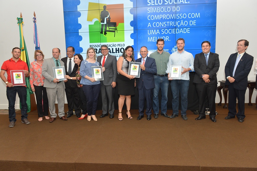 Entrega selo social Romero Mendonça 211015 (7)
