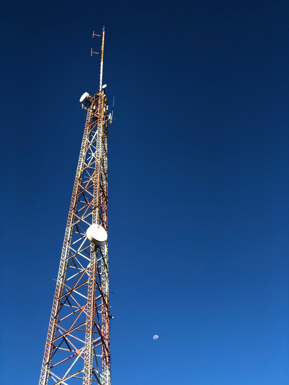 Foto antena telefonia|||Fotógrafo:Divulgação Seag-ES