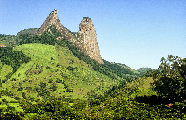 ITAPEMIRIM_PEDRA DO FRADE E A FREIRA_000001