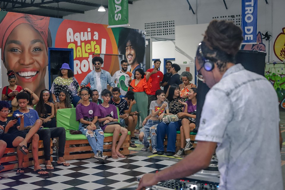 2.Vinil no CRJ Novo Horizonte. Foto de André Pega a Visão capa (1)