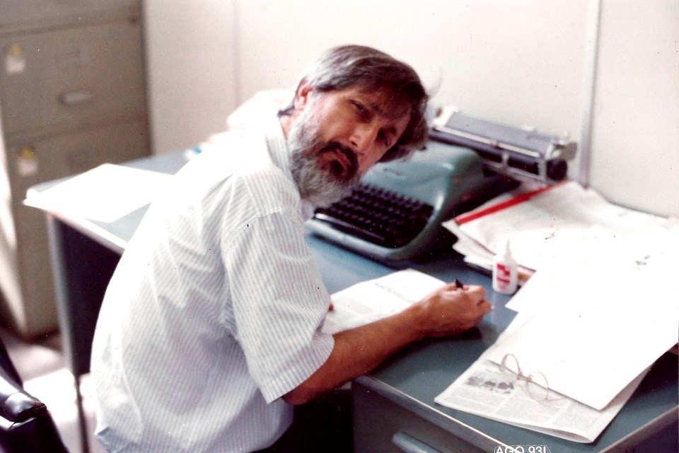 Escritor Reinaldo Santos Neves. Acervo família 01