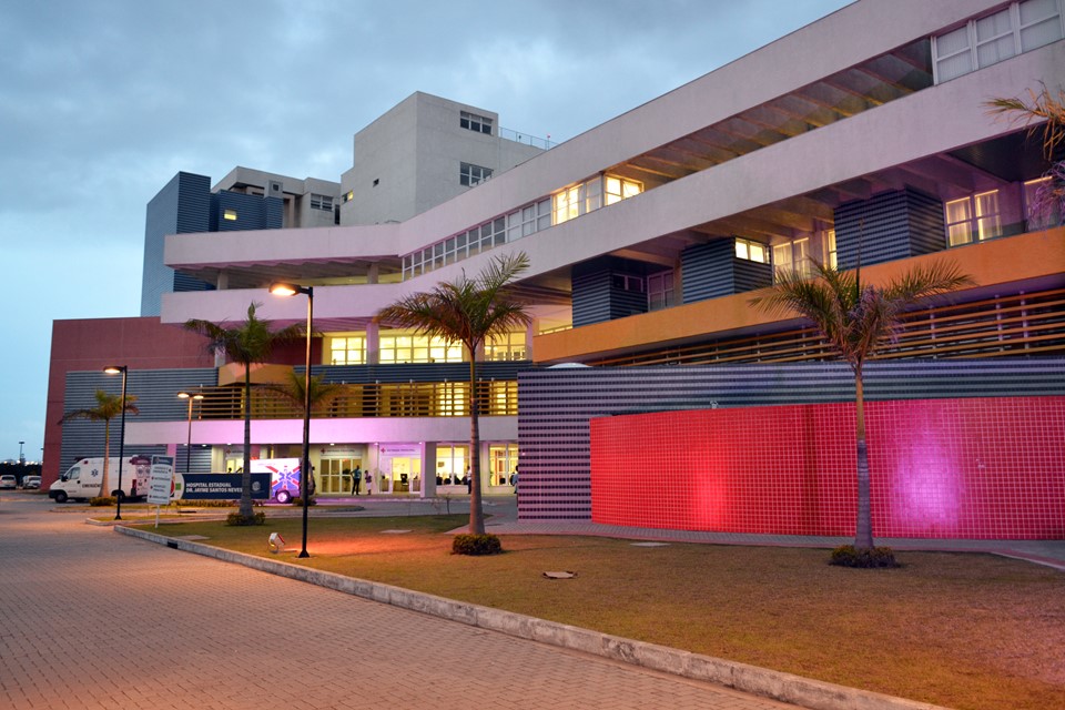 Fachada_HEJSN_Outubro_Rosa