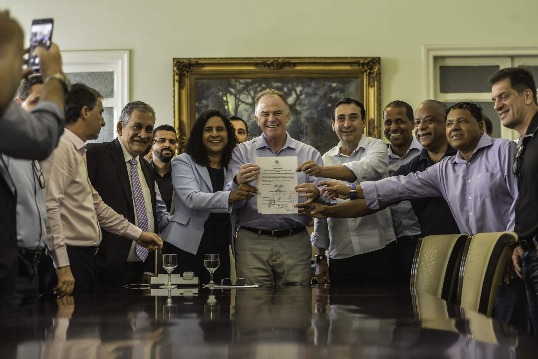 Governo assina Ordem de Serviço para conclusão das obras do Estádio Kleber Andrade