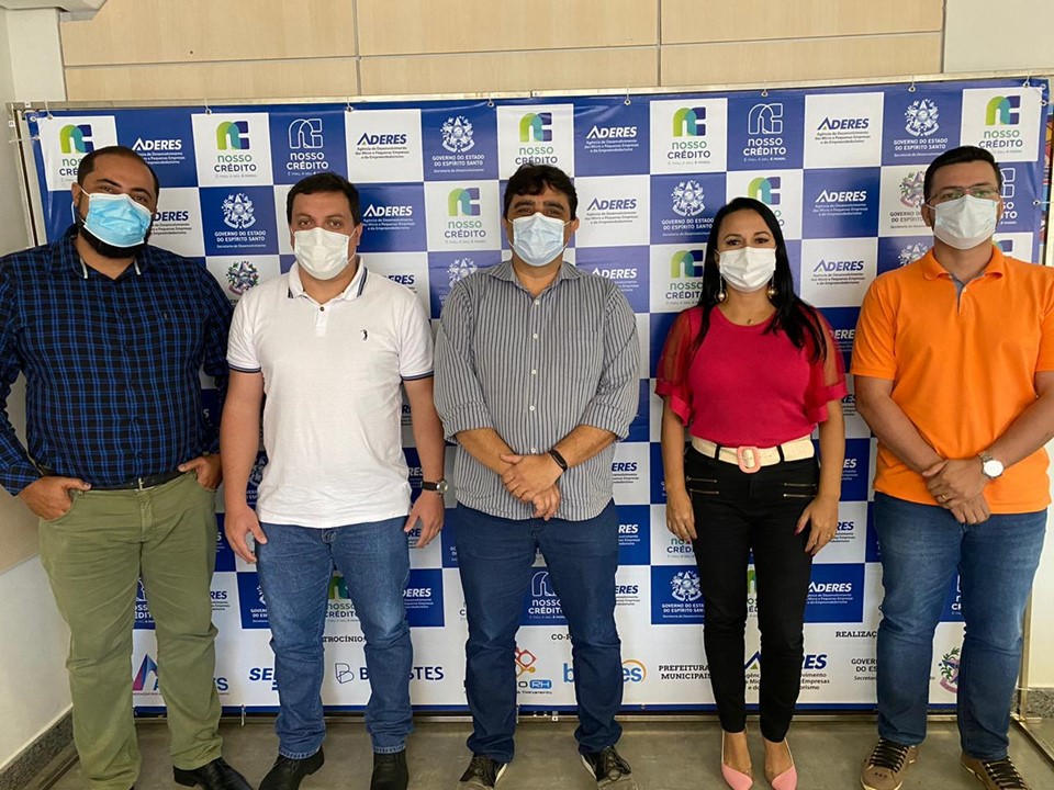 Hugo Tolofi com a equipe de gestão do Programa Nosso Crédito