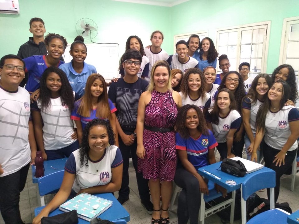 Professora incentiva alunas a ocuparem espaço na Educação Científica
