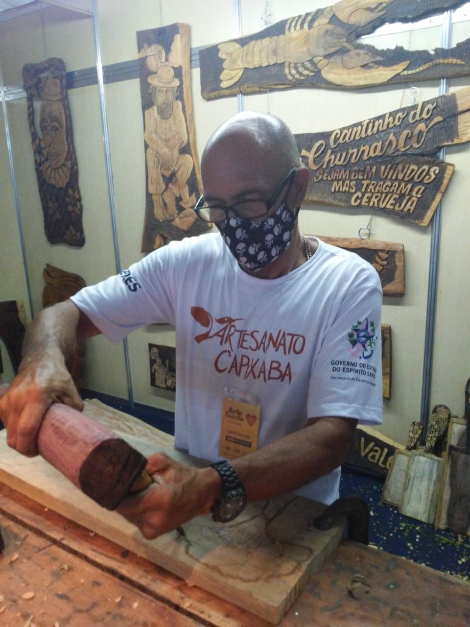 Mestre Marcos Ambrósio -  artesanato em madeira
