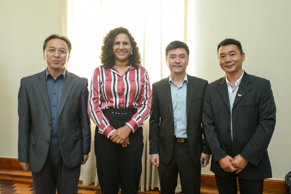 Governadora em exercício discute investimentos em reunião com cônsul da China