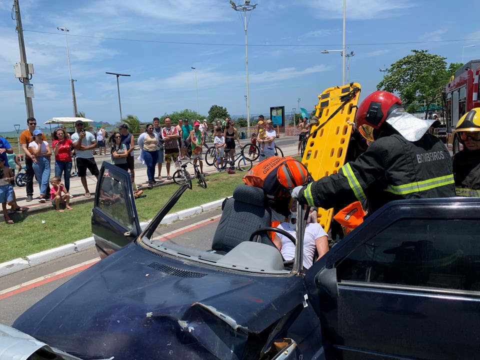ação educativa_praia de camburi (6)