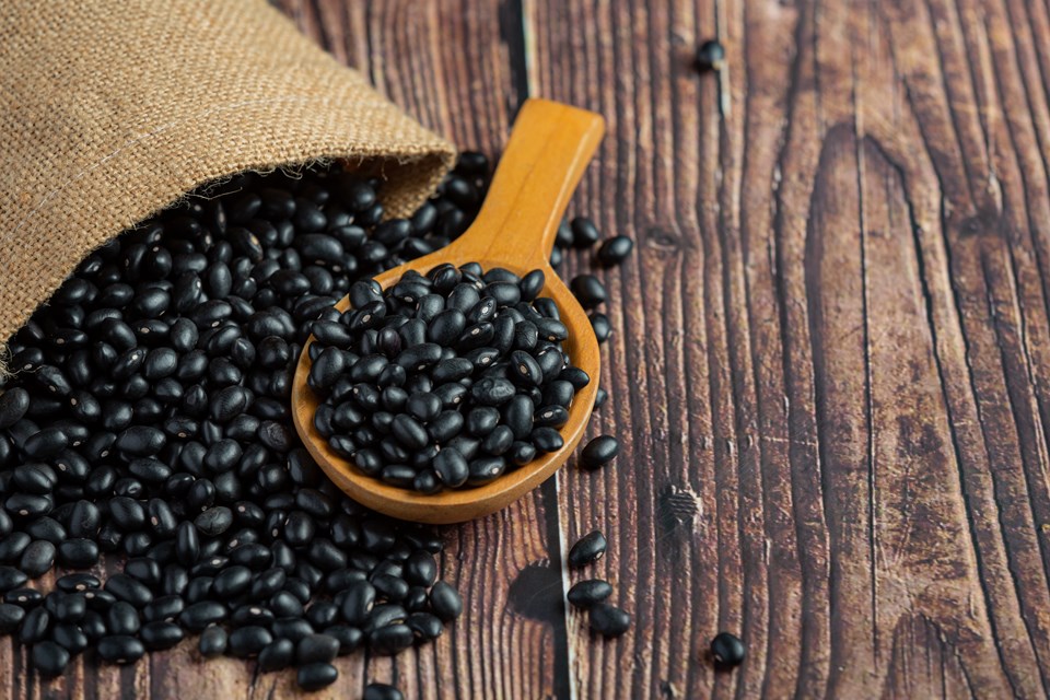 black-bean-small-wooden-spoon-place-sack-bag-full-black-bean (1)