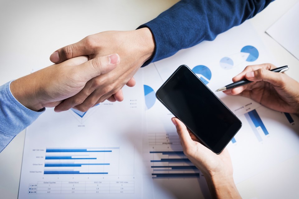 business-handshake-of-two-men-demonstrating-their-agreement-to-sign-agreement-or-contract-between-their-firms-companies-enterprises
