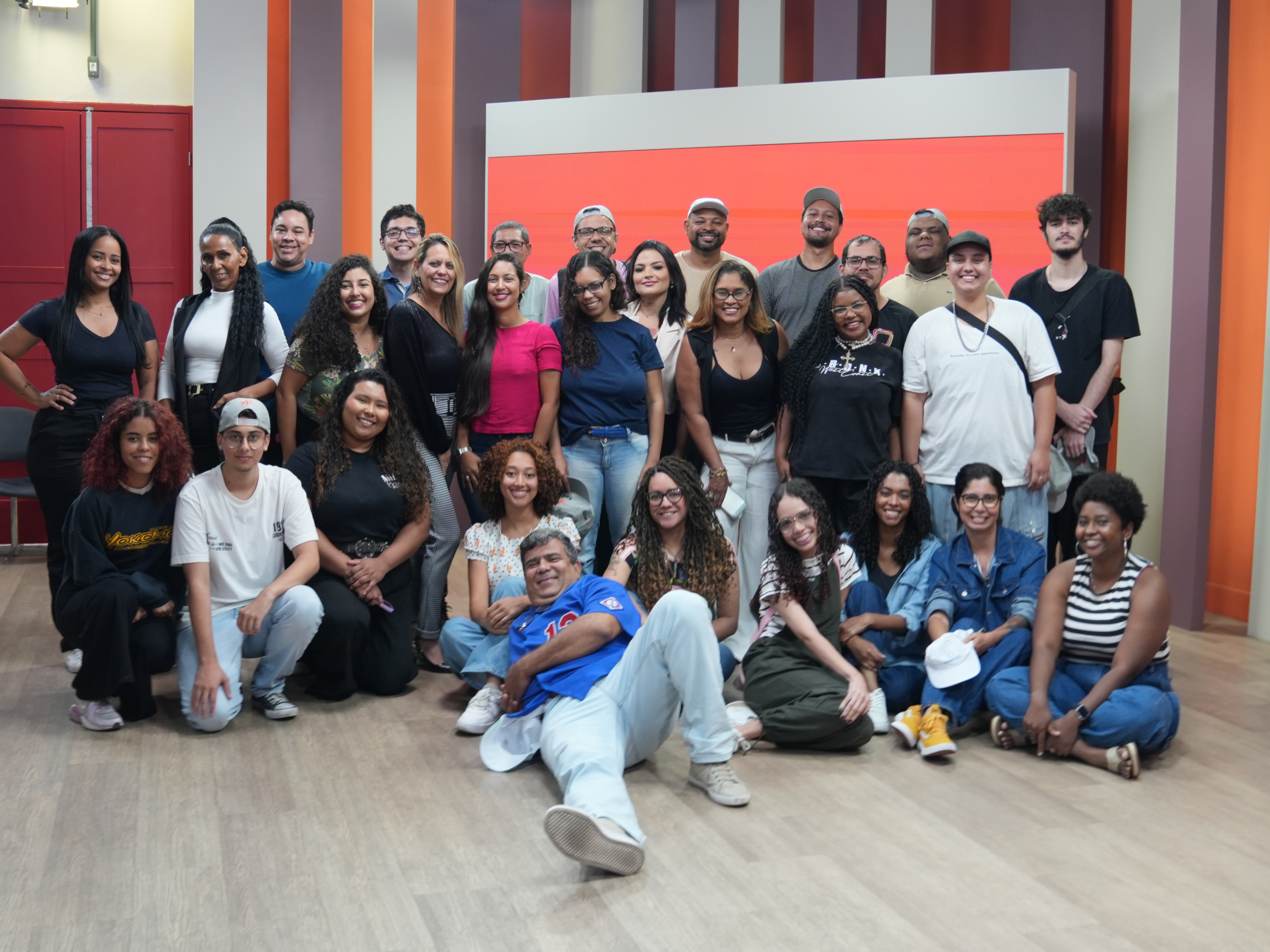 imagem release alunos do vasco coutinho visitam estudio da TVE_ credito Julia Uliana (1)