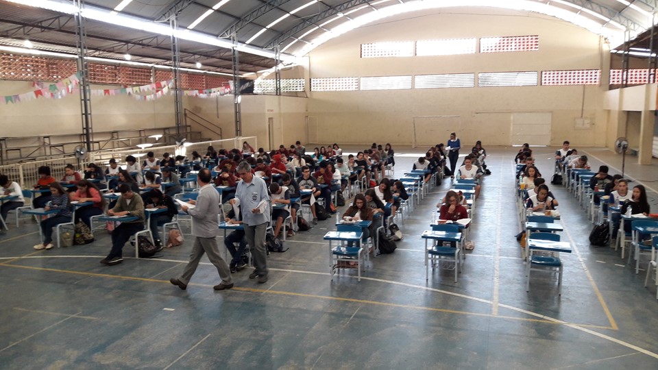 Alunos de Venda Nova do Imigrante fazem simulado do Enem 